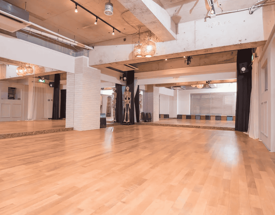 【京橋ララサロン___駅近！こだわりの音響_桜の床でヨガやダンス！セミナー！週末はイベント利用も】駅近！こだわりの音響_桜の床で___