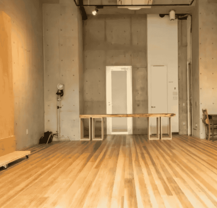 【水天宮スタジオ】天井高5mガラス張りの路面のス___